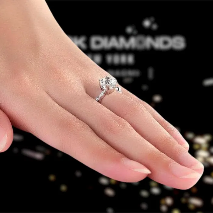 14K White Gold 2ct Topaz 0.07ct Natural Diamond Ring