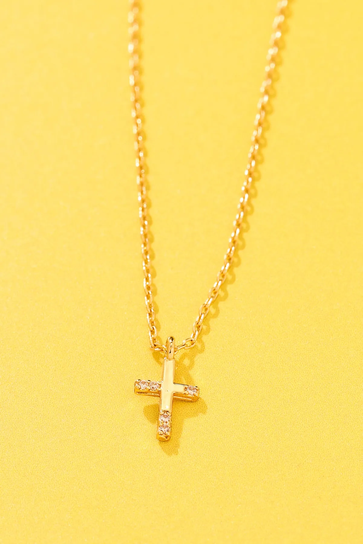 18k gold-plated Mini Cross Pendant Necklace