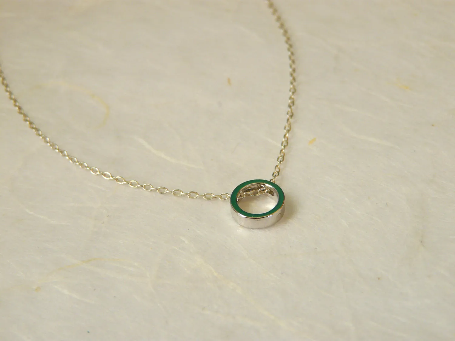 Dainty circle necklace