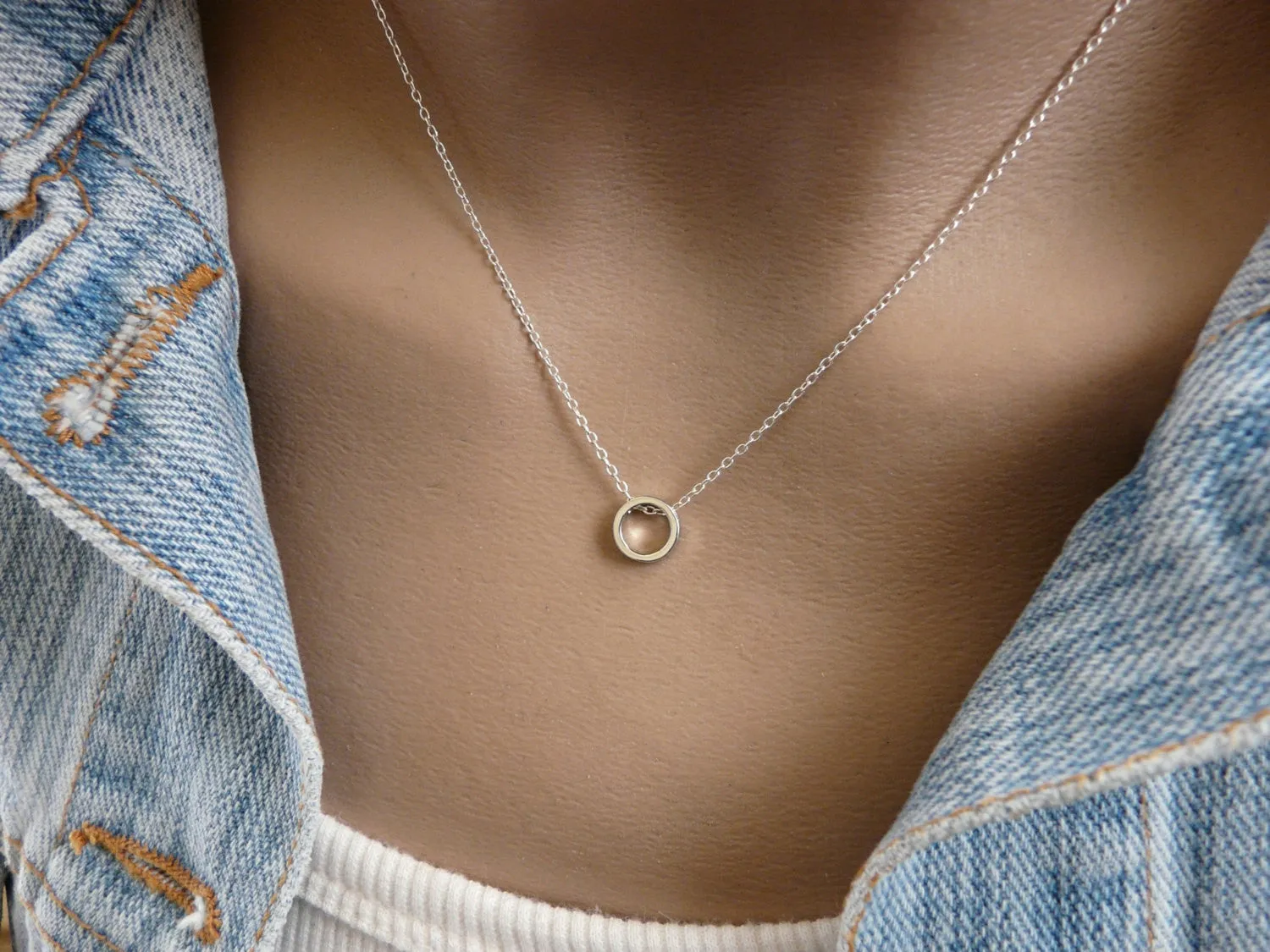 Dainty circle necklace