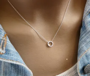 Dainty circle necklace