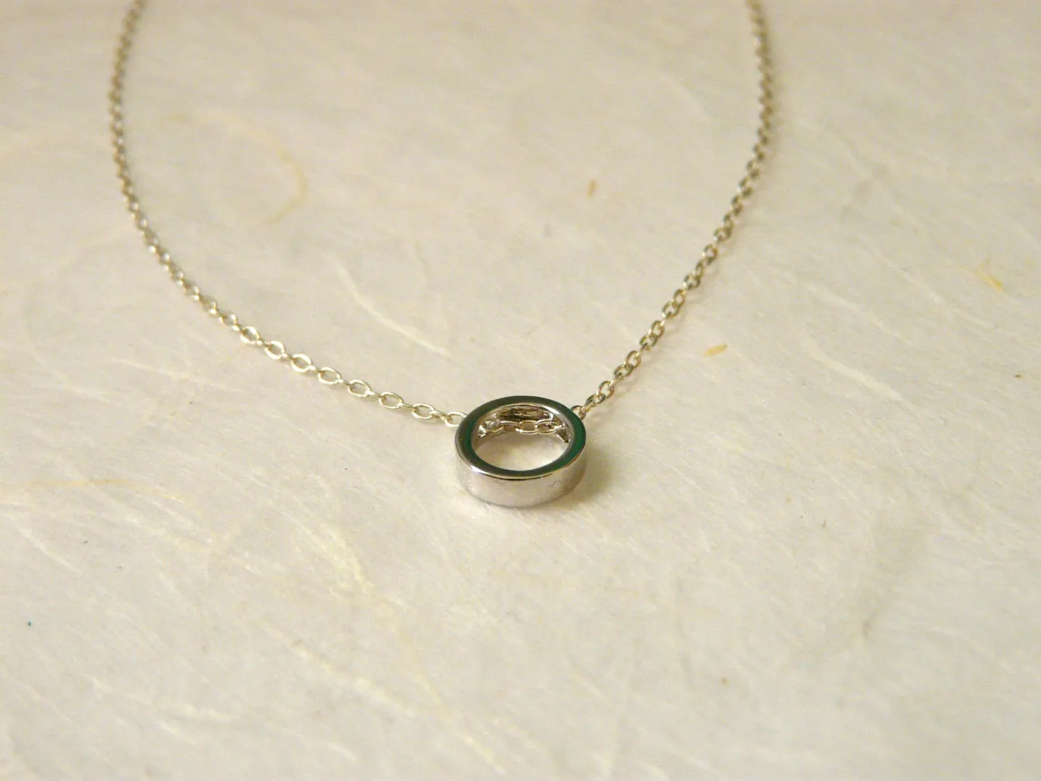 Dainty circle necklace