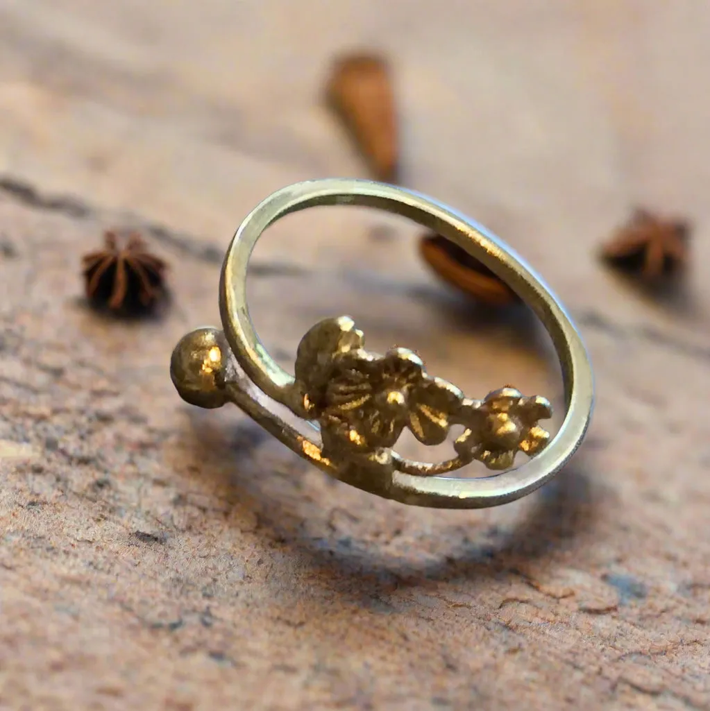 Dainty Minimalist Flower Ring - Simplicity.