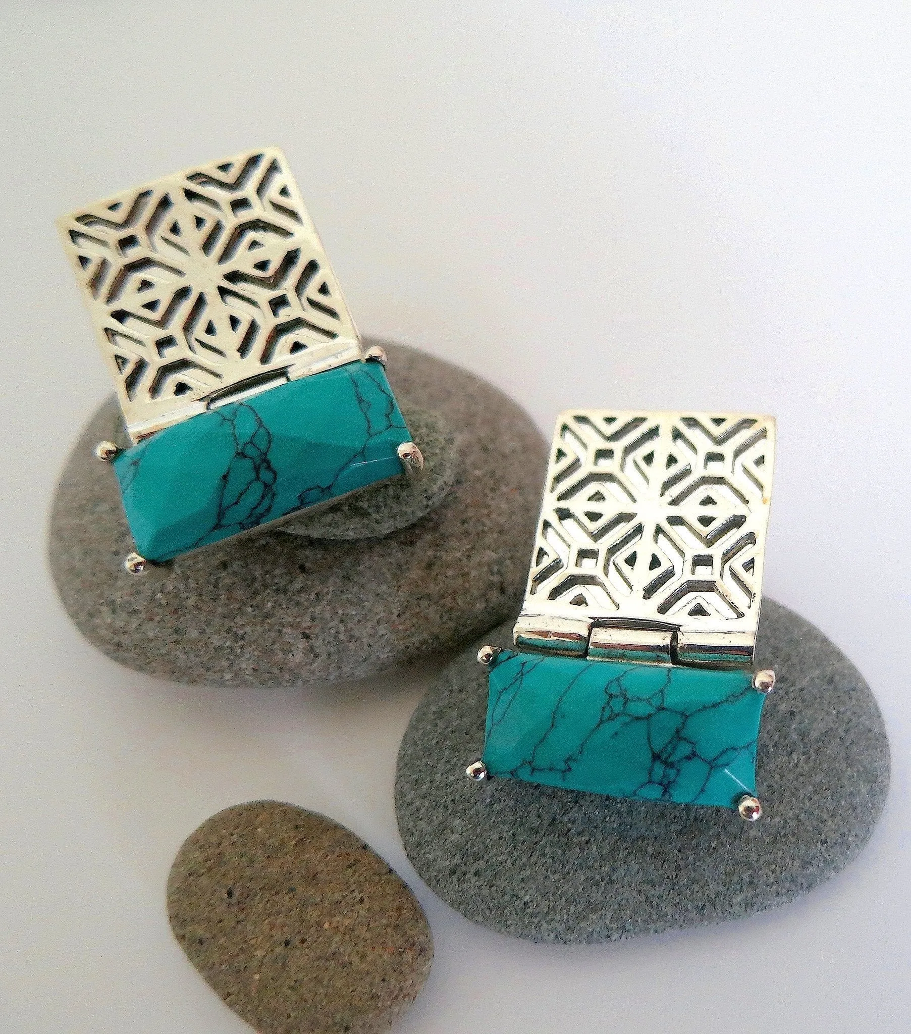 Exquisite, rectangular Samarkand jali pattern earrings with faceted turquoise