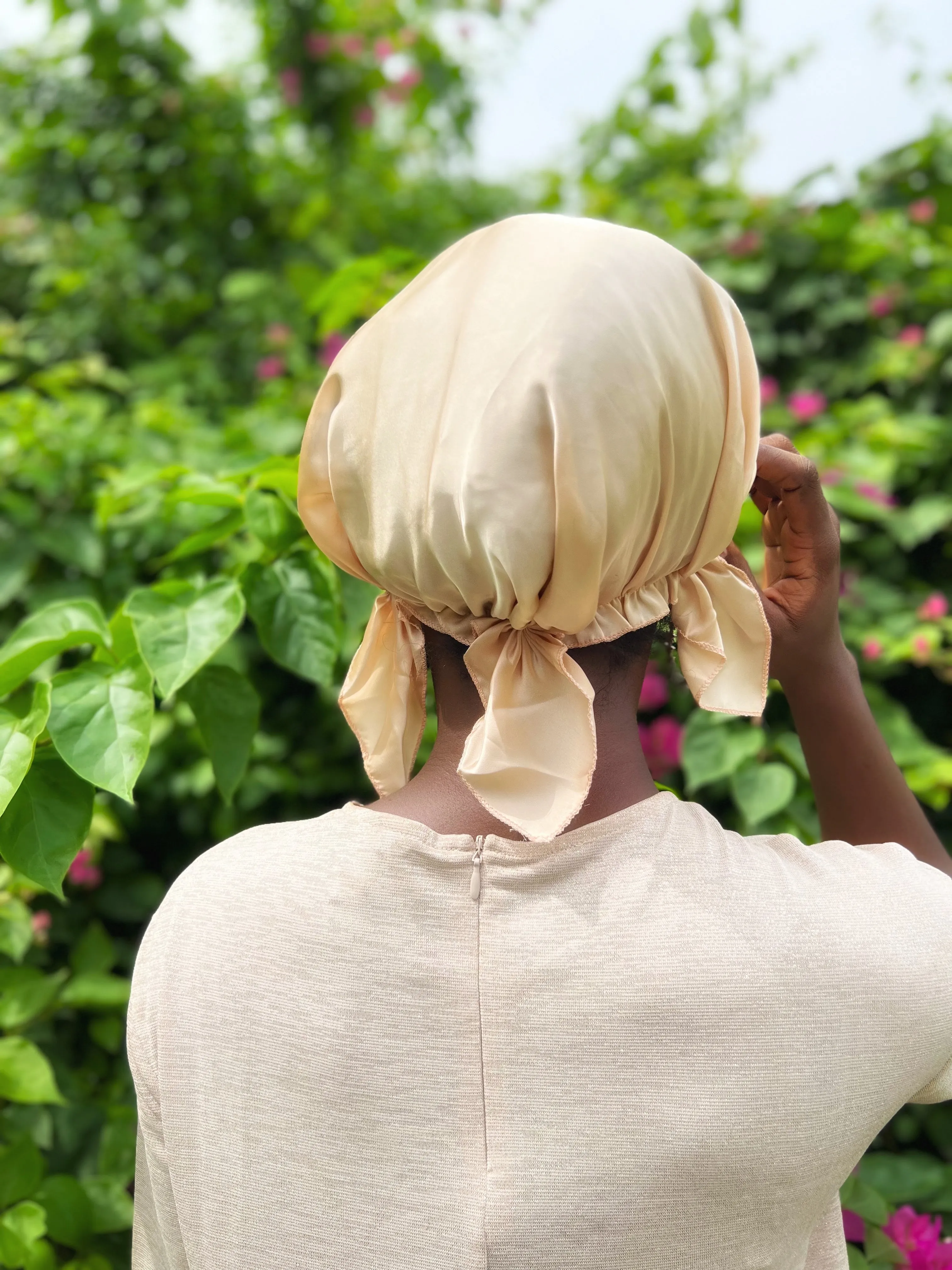 FASHIONABLE SILKY BONNET