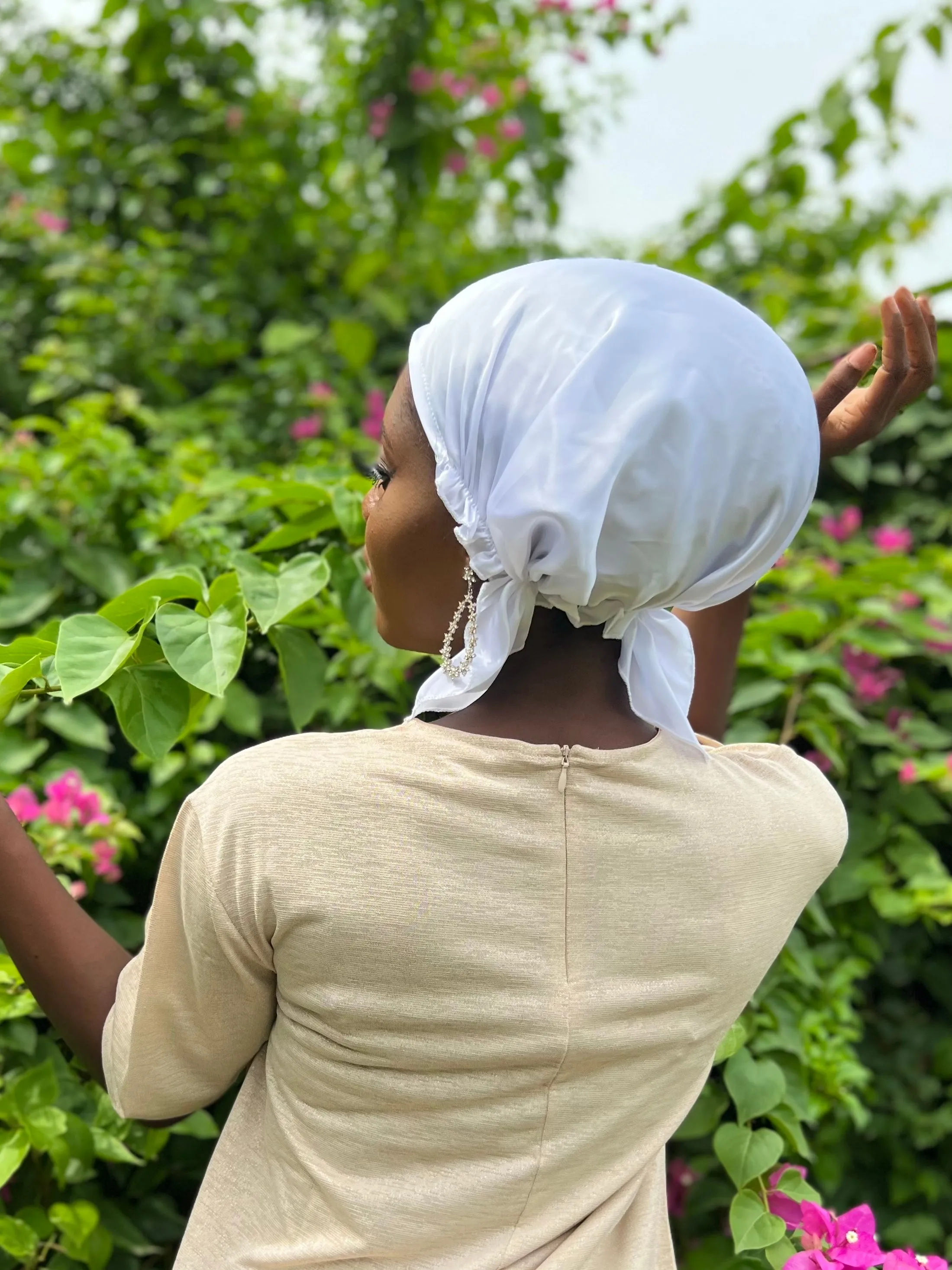FASHIONABLE SILKY BONNET