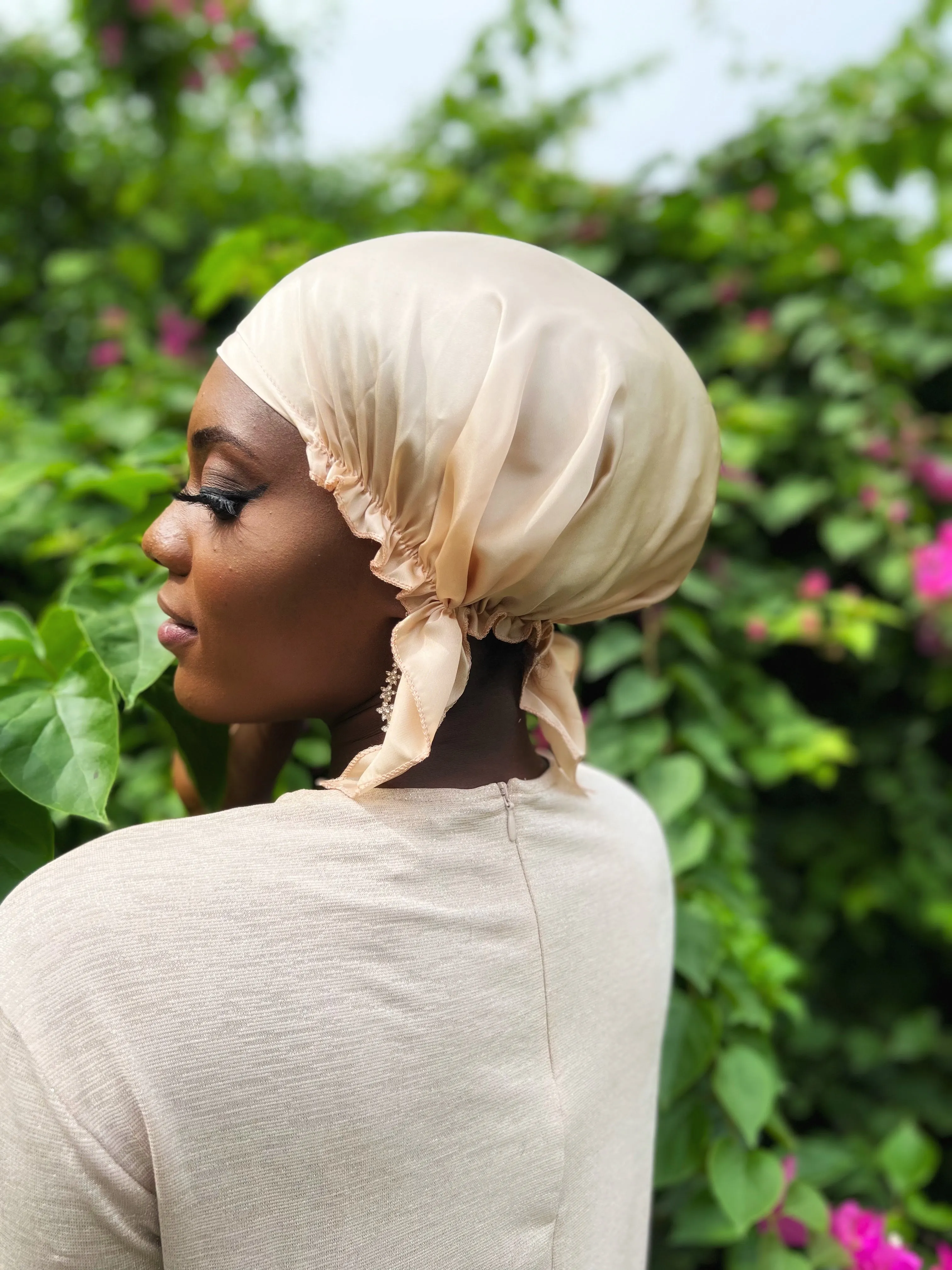 FASHIONABLE SILKY BONNET