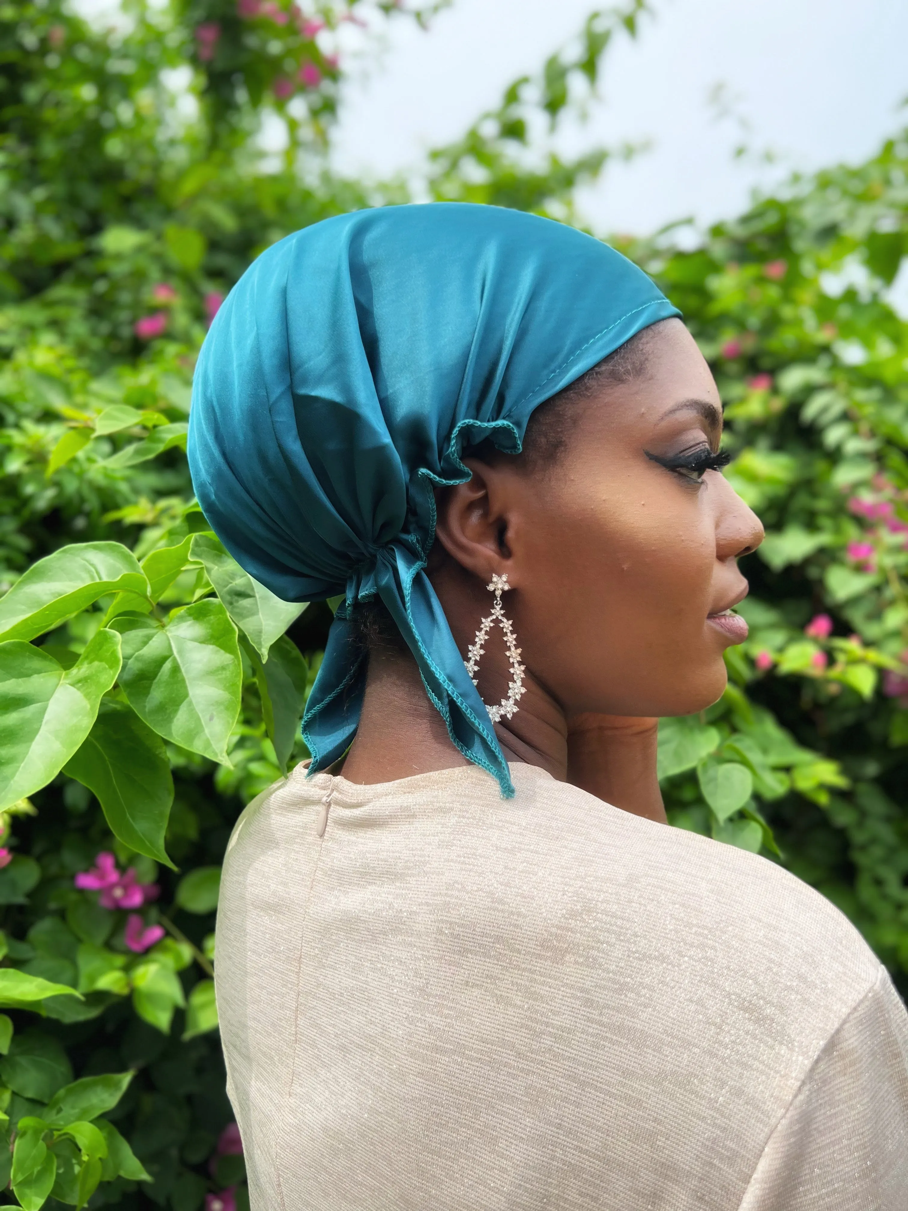 FASHIONABLE SILKY BONNET