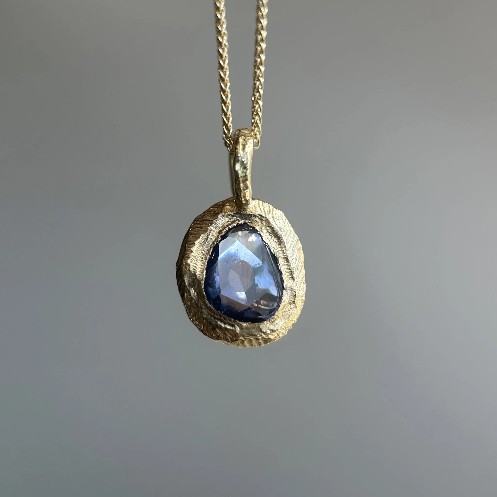 freeform charm pendant - light blue sapphire