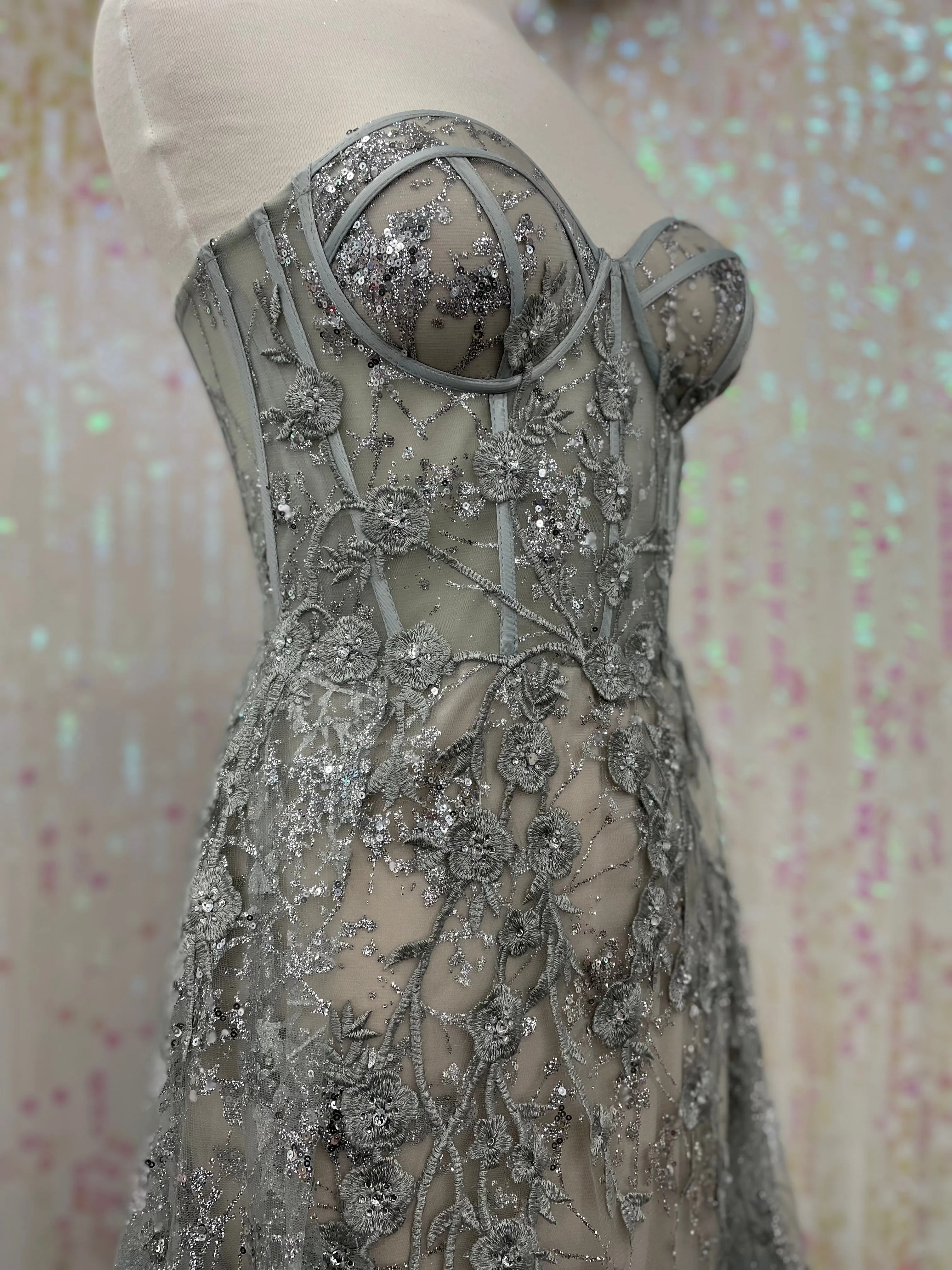 Lilys LaDivCb046,Silver Strapless Long Lace Dress