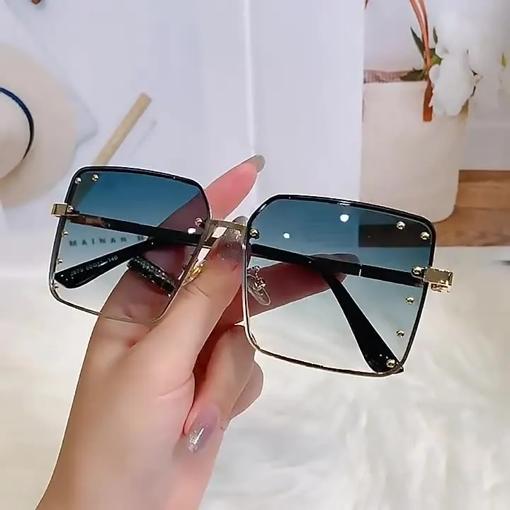 Oversized Square Shaped Sunglasses with Full Metal Rim