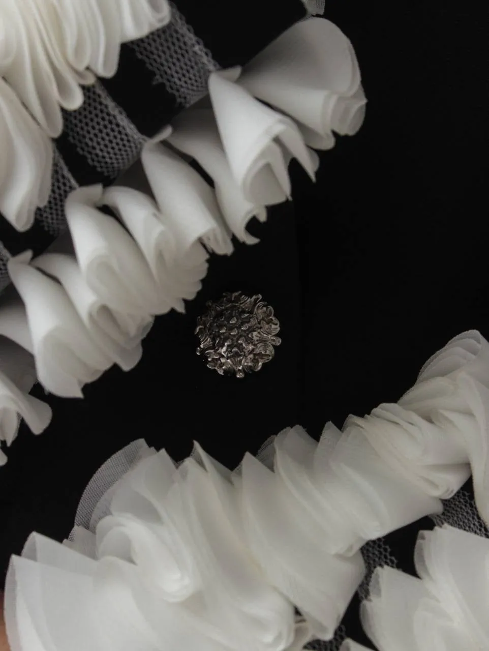 Pearl of Elegance Set with Delicate Details