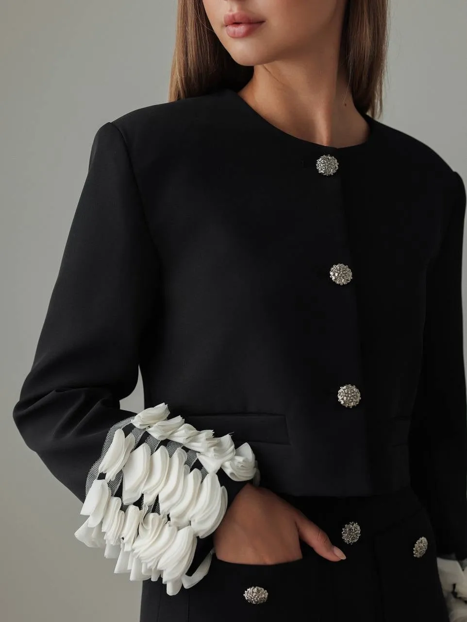 Pearl of Elegance Set with Delicate Details