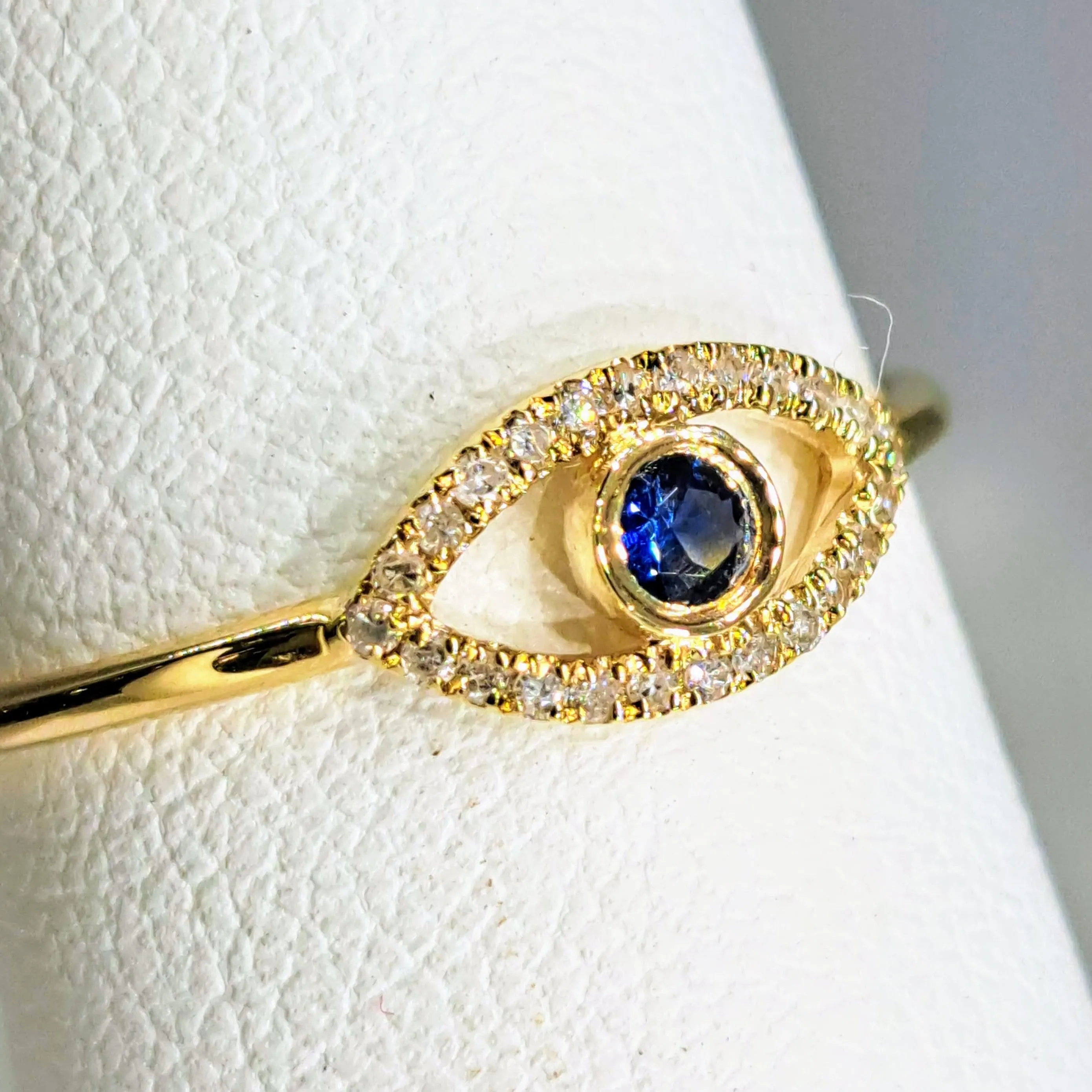 "Sweet Eye" Sz 6 Ring - Sapphire, Diamonds, 14k Gold