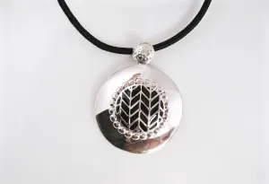 Super chic, round pendant with fine black enamel work center