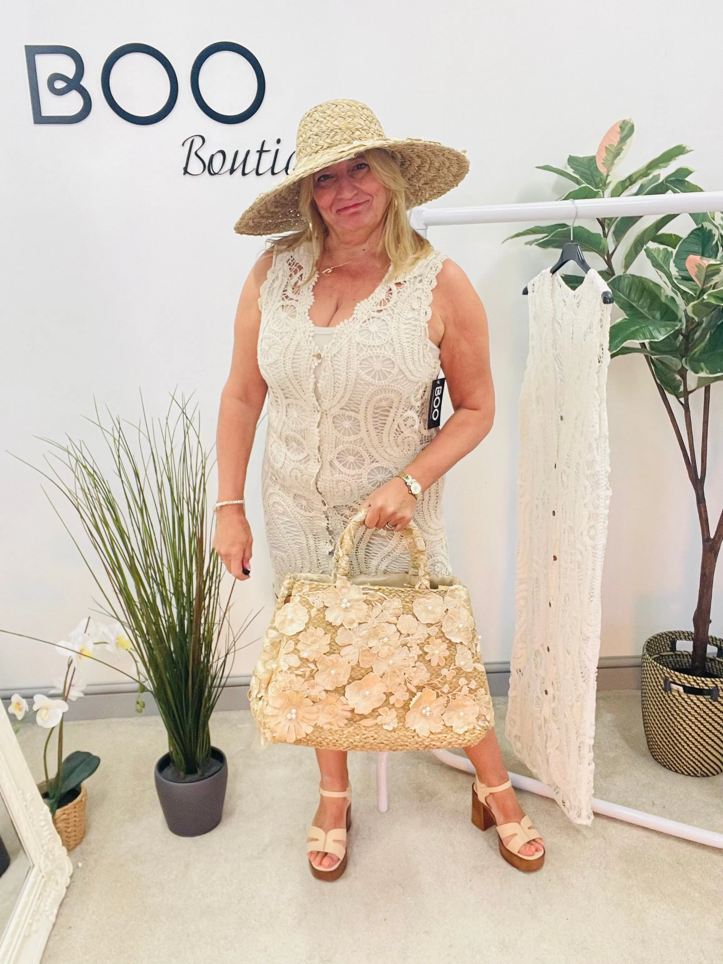 The DAISY luxury beige straw beach bag