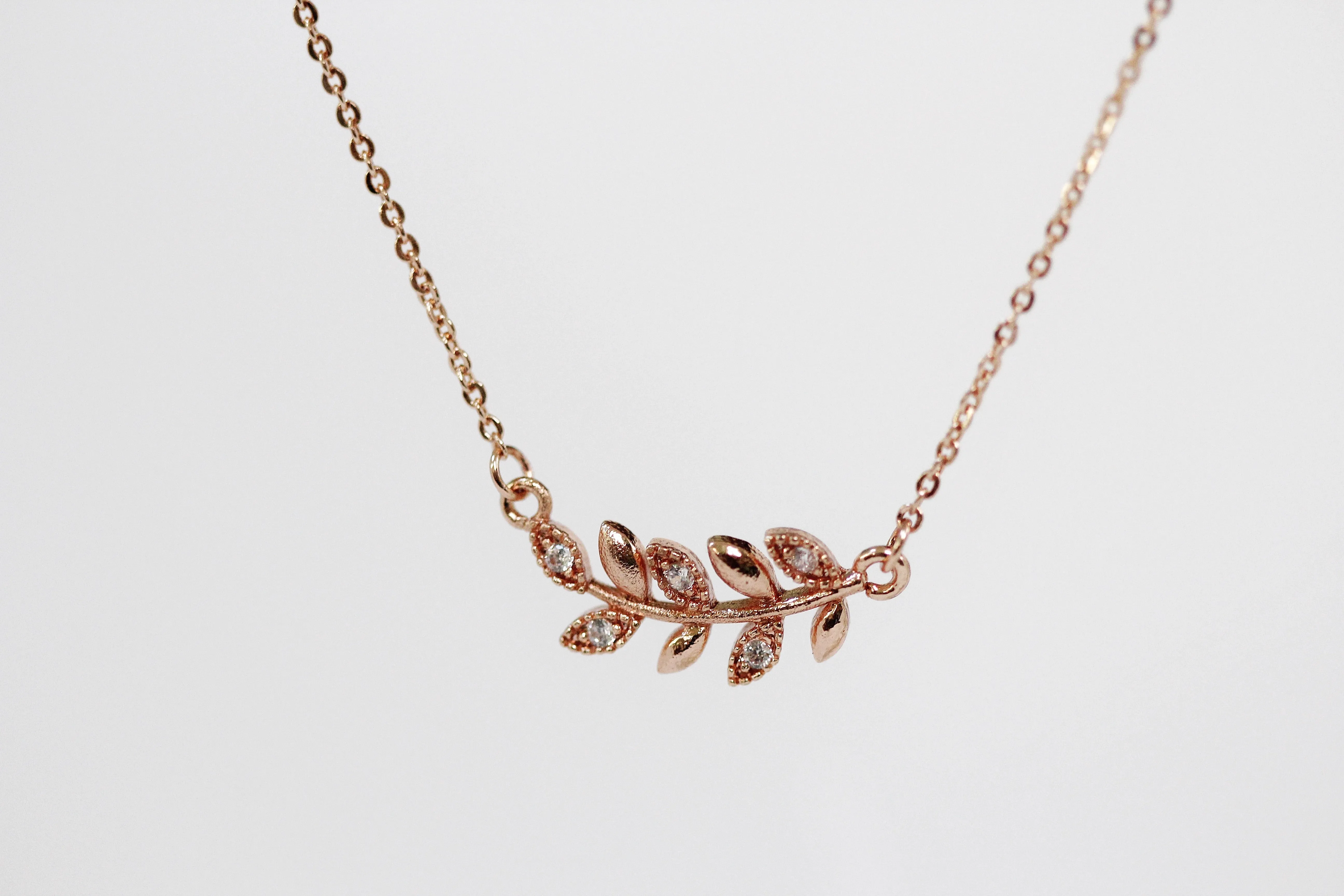 Tiny Crystals Necklace
