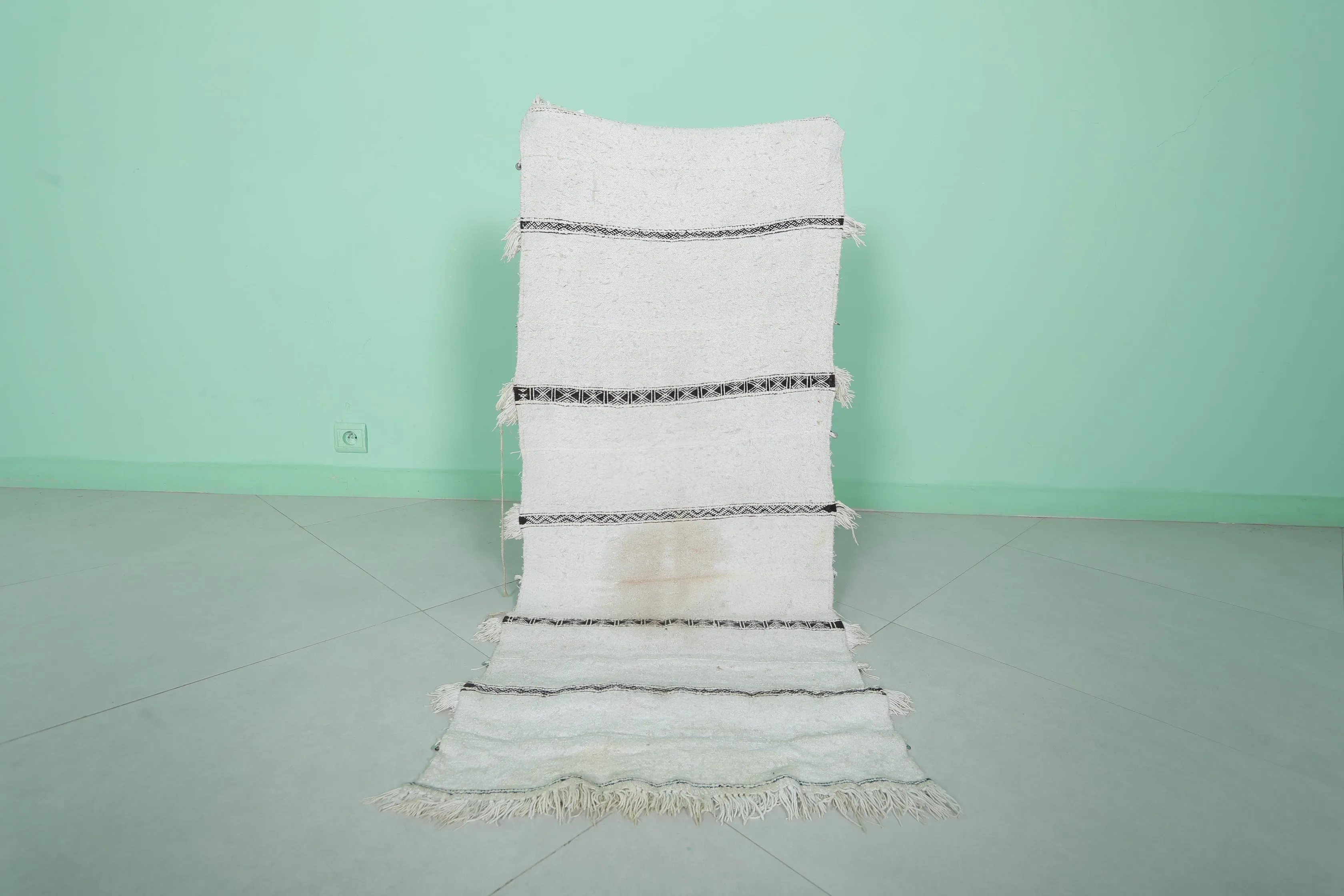 Vintage Handwoven Moroccan Berber Blanket – 1.8 x 4.3 ft