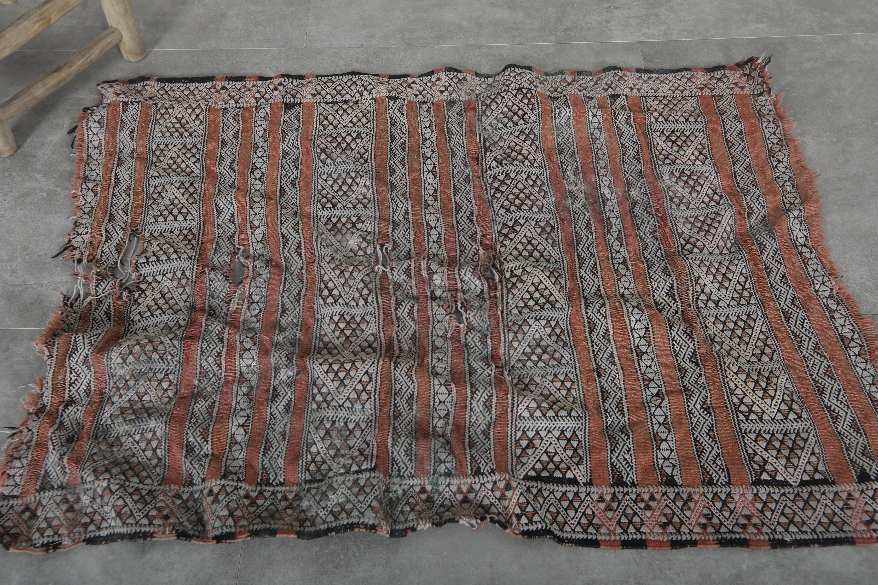Vintage Moroccan Rug 2.8 x 3.7 FT - Boho Chic Striped Design