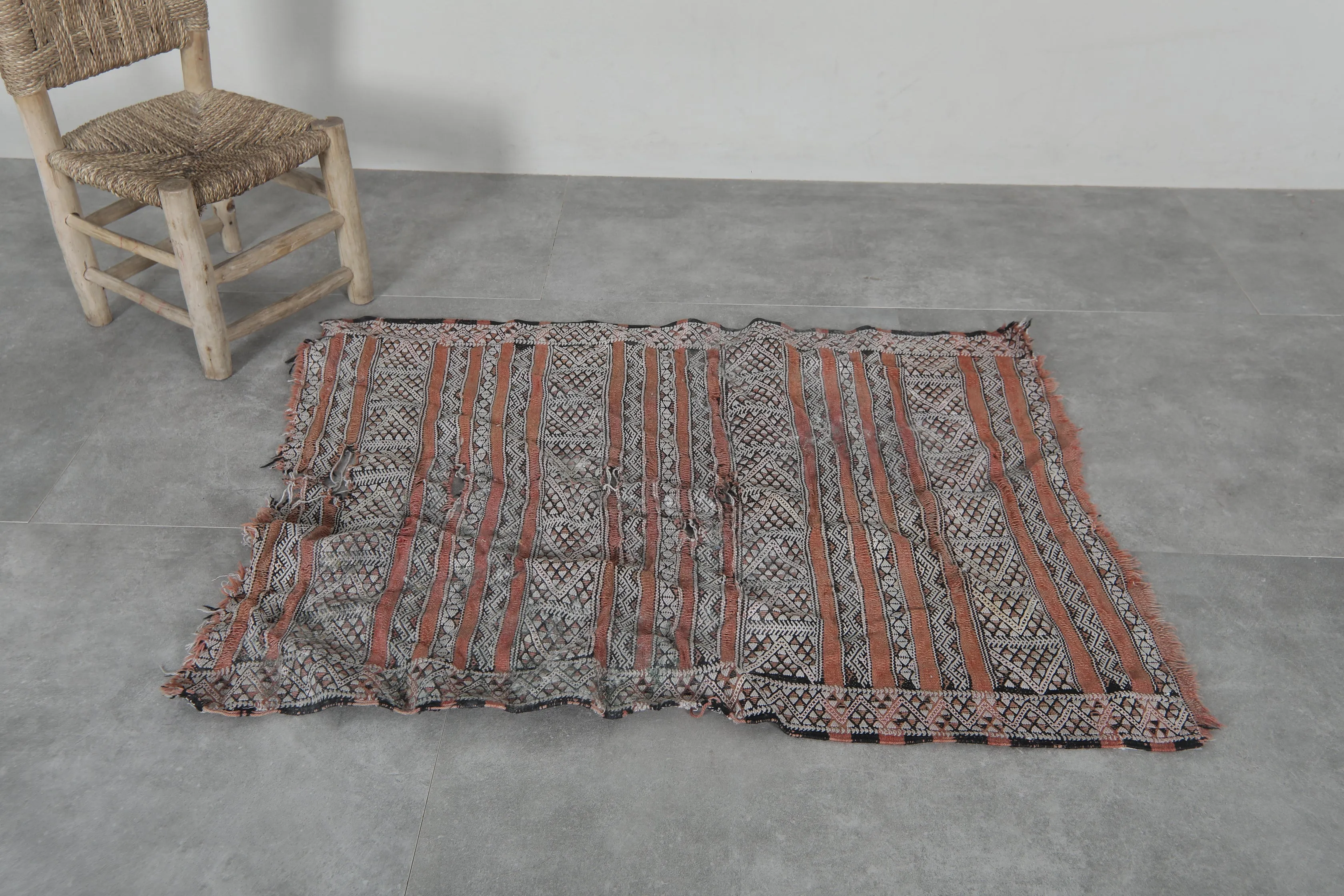 Vintage Moroccan Rug 2.8 x 3.7 FT - Boho Chic Striped Design