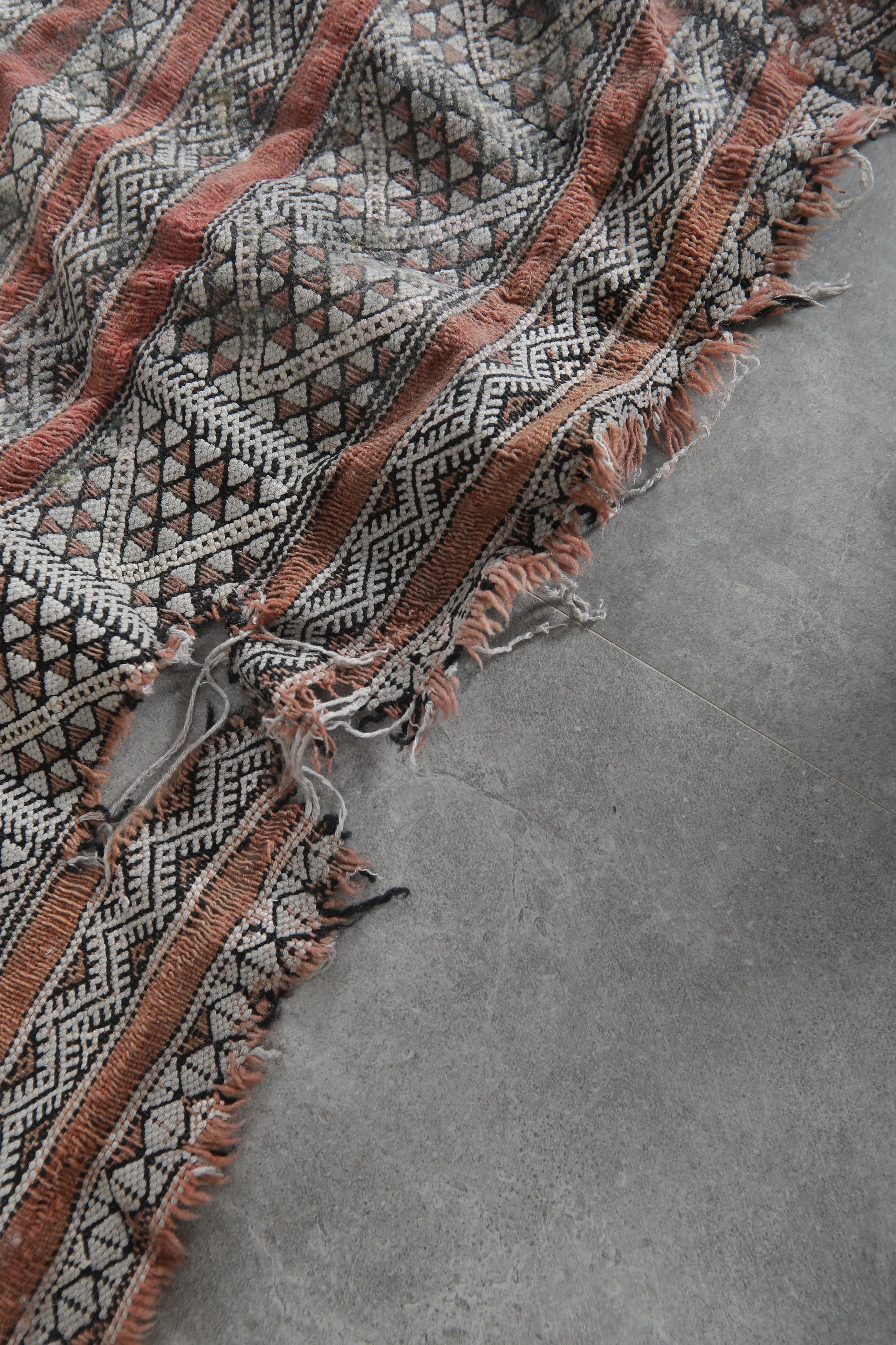 Vintage Moroccan Rug 2.8 x 3.7 FT - Boho Chic Striped Design