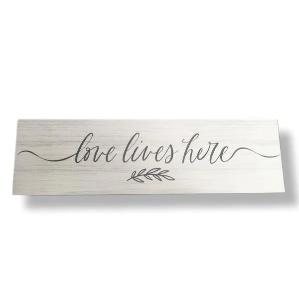 Wall Plaque Love Lives Here